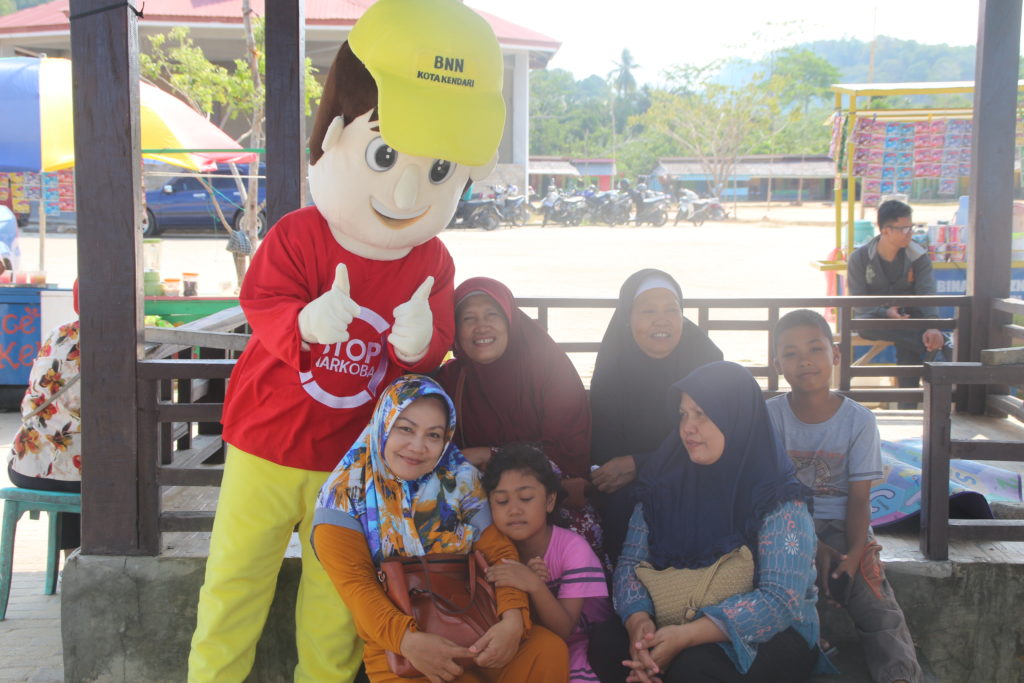 si narko badut maskot bnn kota kendari