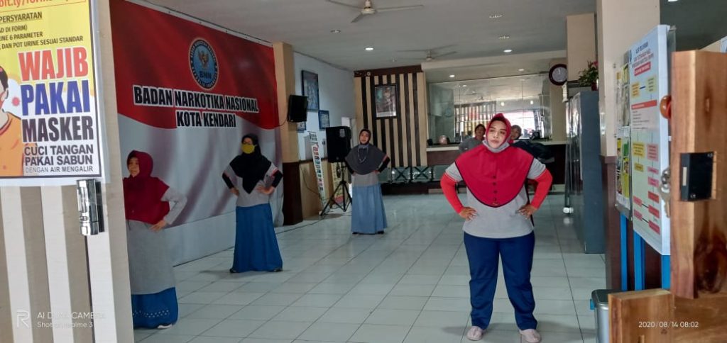 Jaga Kesehatan Pegawai, BNN Kota Kendari Lakukan Senam dan Bagi Penambah Daya Tubuh Jaga Kesehatan Pegawai, BNN Kota Kendari Lakukan Senam dan Bagi Penambah Daya Tubuh