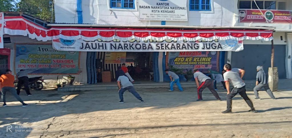 Jaga Kesehatan Pegawai, BNN Kota Kendari Lakukan Senam dan Bagi Penambah Daya Tubuh