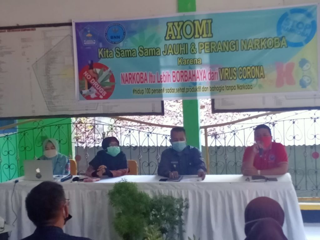 PBM di Kelurahan Kampung Salo: ”Ayomi Kita Sama-Sama Jauhi dan Perangi Narkoba Karena Narkoba Itu Lebih Borbahaya Dari Virus Corona!!!” PBM di Kelurahan Kampung Salo: ”Ayomi Kita Sama-Sama Jauhi dan Perangi Narkoba Karena Narkoba Itu Lebih Borbahaya Dari Virus Corona!!!”