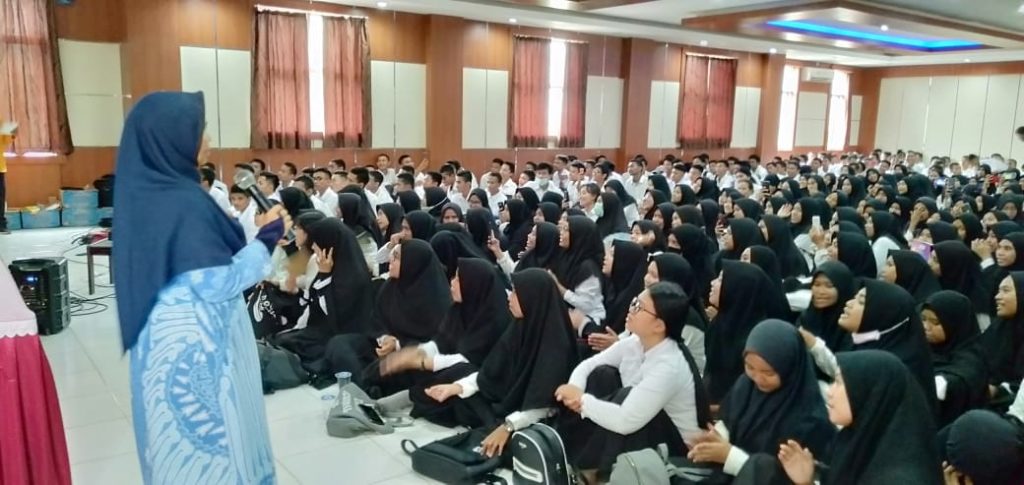 Sosialisasi Bahaya Narkoba di Sub Unit Dharma Wanita Persatuan Fakultas Ilmu Budaya UHO Ibu Garda Terdepan Mencegah Penyalahgunaan Narkoba dalam Keluarga