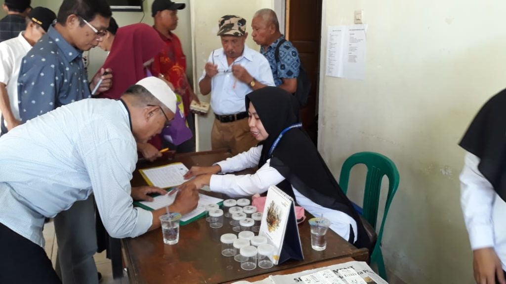 sosialisi bahaya narkoba bnn kota kendari pada kelompok masyarakat kelurahan kemaraya tes urine narkoba