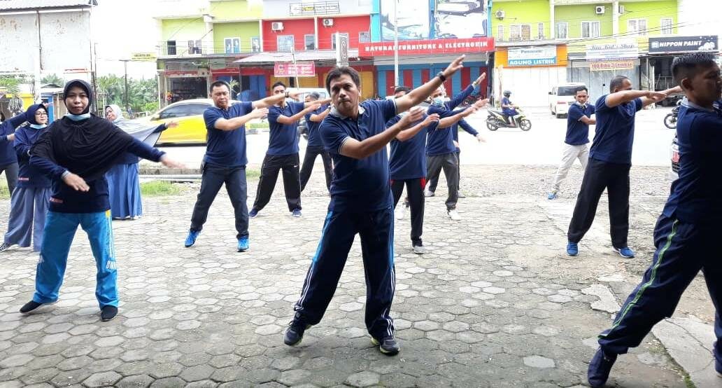 Jaga Kesehatan Pegawai di Masa Pandemi Covid19, BNN Kota Kendari Gelar Senam