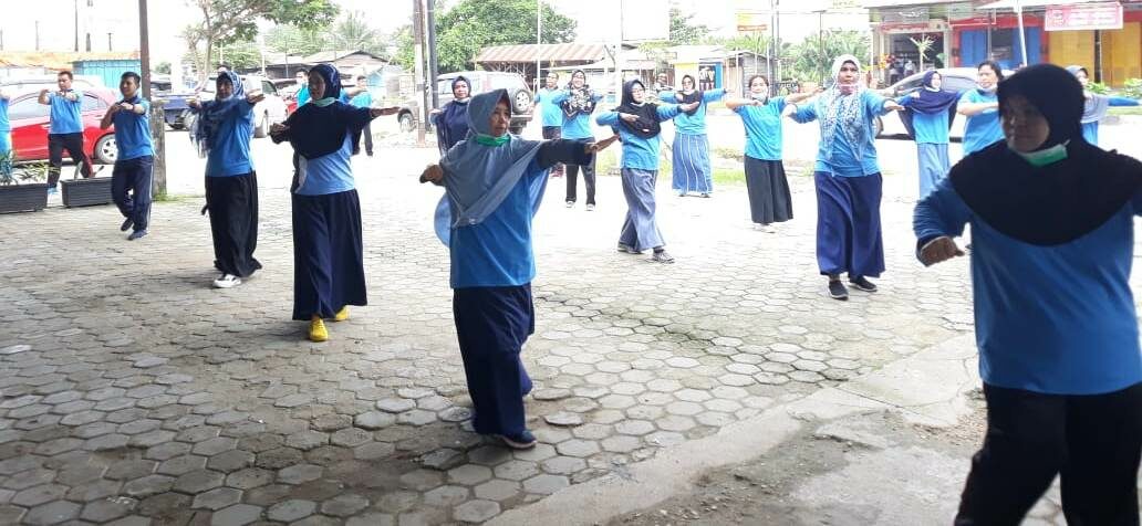 Tetap Sehat di Masa Pandemi, BNN Kota Kendari Lakukan Senam Kebugaran Jasmani Tetap Sehat di Masa Pandemi, BNN Kota Kendari Lakukan Senam Kebugaran Jasmani