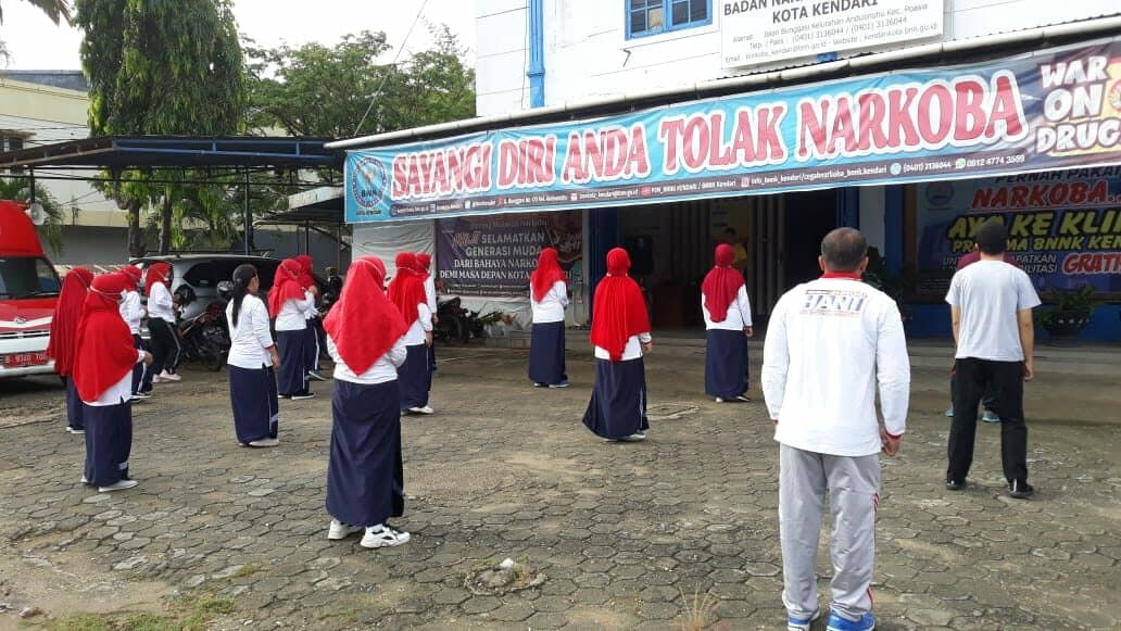 Jaga Kesehatan Pegawai di Era Pandemi, BNN Kota Kendari Laksanakan Senam