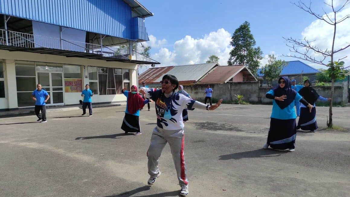 Jaga Kesehatan Personil, BNN Kota Kendari Gelar Senam Jaga Kesehatan Personil, BNN Kota Kendari Gelar Senam