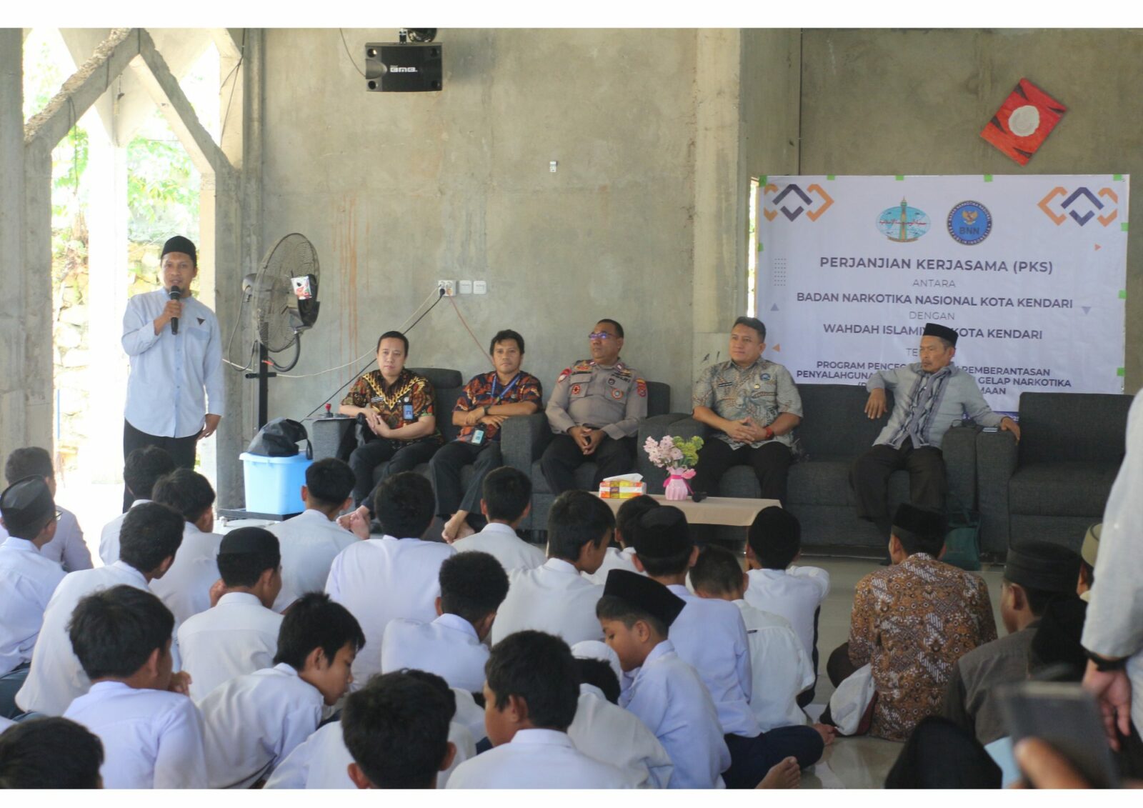 BNN Kota Kendari dan Wahdah Islamiyah Kota Kendari Tandatangani Perjanjian Kerjasama dalam Upaya Pencegahan Penyalahgunaan Narkoba