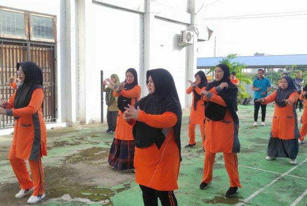 Wujudkan Hidup Sehat, BNN Kota Kendari Adakan Senam Bersama Seluruh Personil